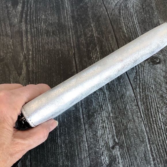 Think Roylin Wallet Metallic Silver Zip Around - Picture 5 of 12